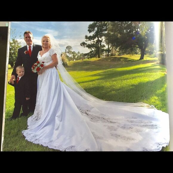 Selling my stunning wedding dress size 10/12
